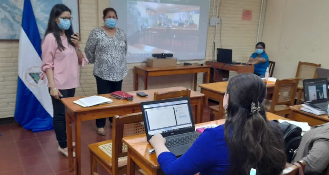 MSc. Dayra Blandón, Vicerrectora de Investigación, Posgrado y Extensión Universitaria brindó palabras de bienvenida 