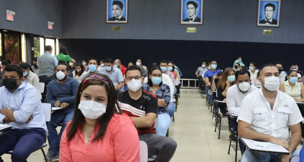 Médicos nicaragüenses realizan examen para las Especialidades Médico Quirúrgicas