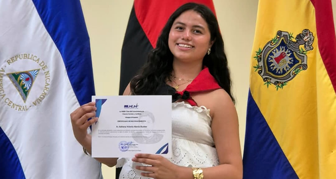 Adriana Alaniz Bustos «me veo como una profesional integra y comprometida con el servicio del pueblo»