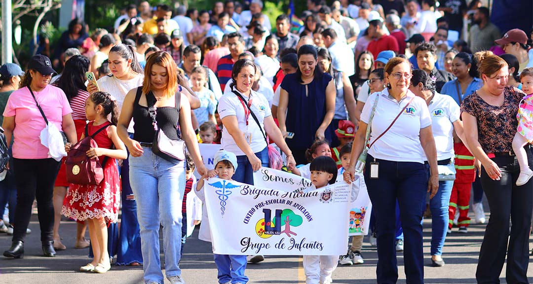 Niñas y niños del Preescolar Arlen Siu inician con desfile patrio la Jornada Todos San Jacinto
