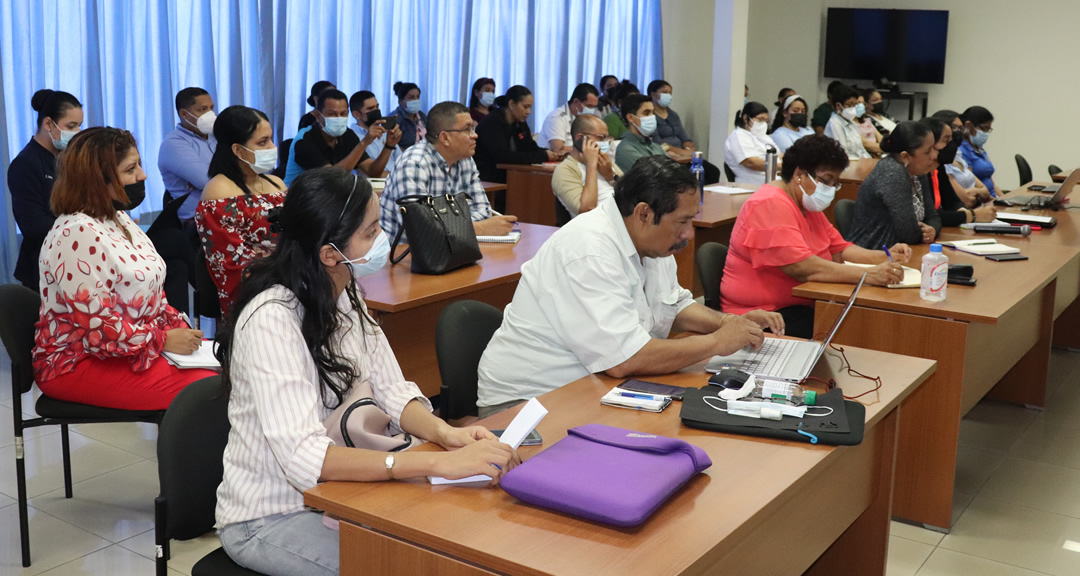 Docentes de las distintas Facultades de la UNAN-Managua asistieron al conversatorio 