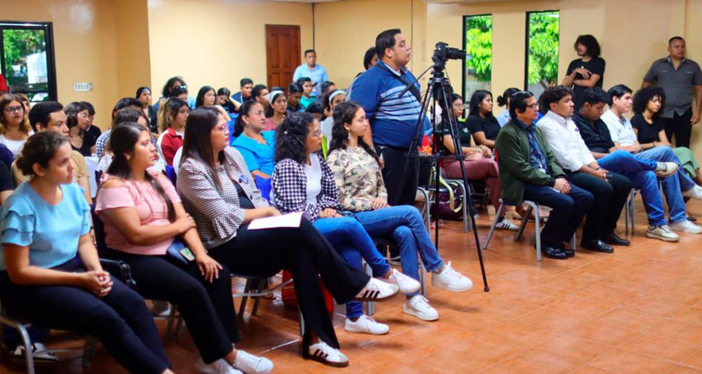 Futuros comunicadores fortalecen competencias para continuar informando a las familias las Verdades Verdaderas