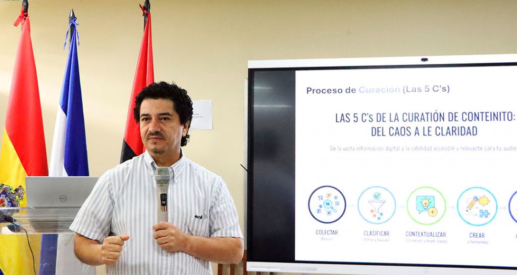 Aordan en foro la labor docente ante los avances tecnológicos