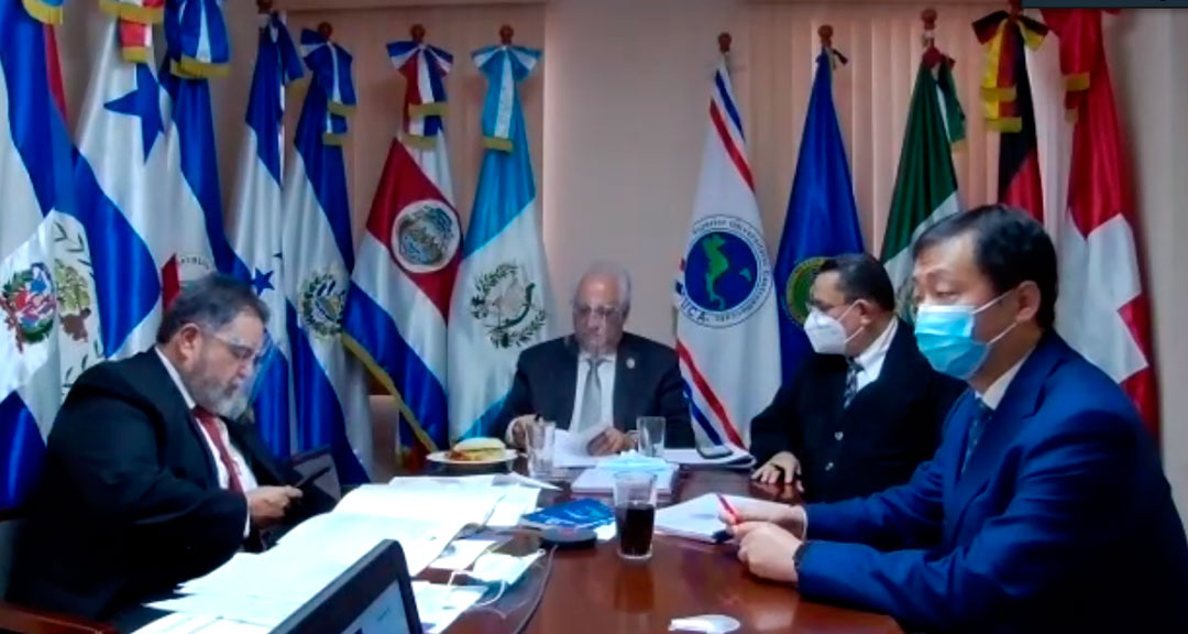 Autoridades del CSUCA firman convenio con Huawei