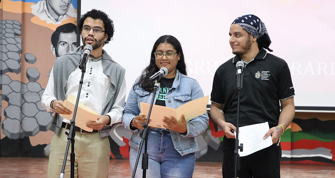 Juventud universitaria muestra su talento poético en encuentro interuniversitario