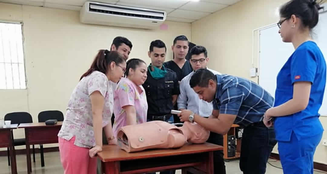 Imparten curso de intubación endotraqueal en la Facultad de Ciencias Médicas