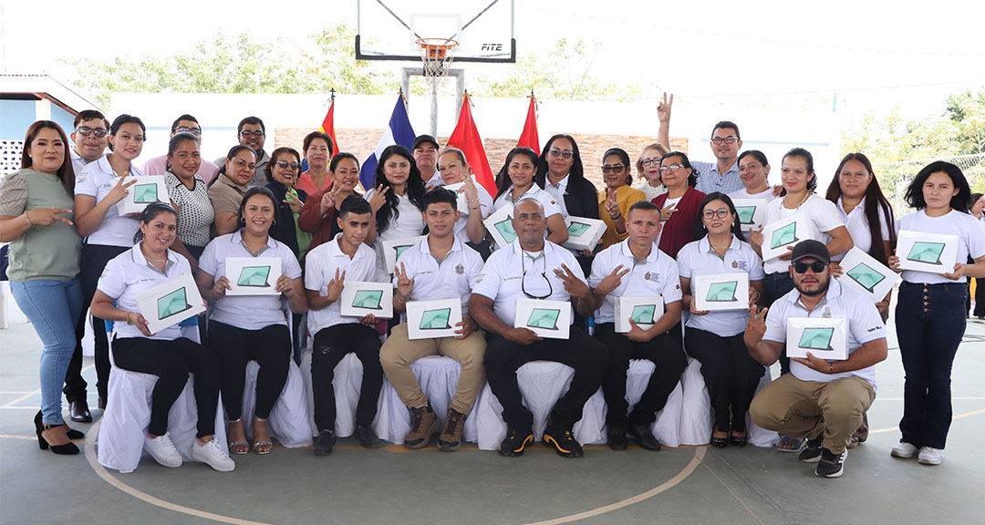 Estudiantes del Programa UNICAM en Matagalpa reciben Premio a la Excelencia Académica Integral