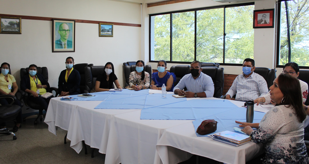 Administrativos de la División de Recursos Humanos de la UNAN-Managua y UNAN-León durante el encuentro.