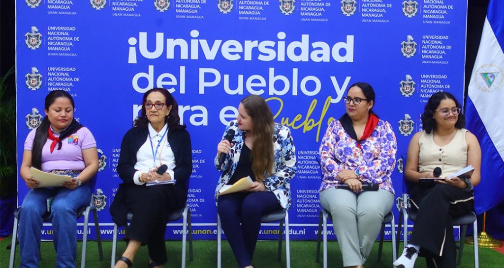 Panel académico destaca el liderazgo de la mujer nicaragüense