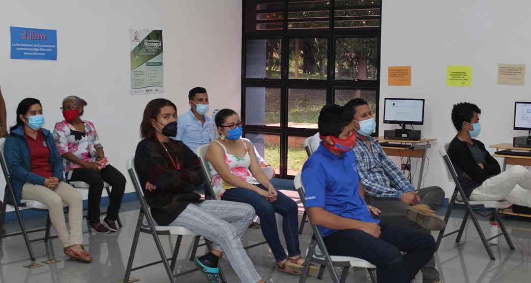 Personal de la Facultad de Educación e Idiomas estuvieron presentes en la actividad, otros lo hicieron de manera virtual
