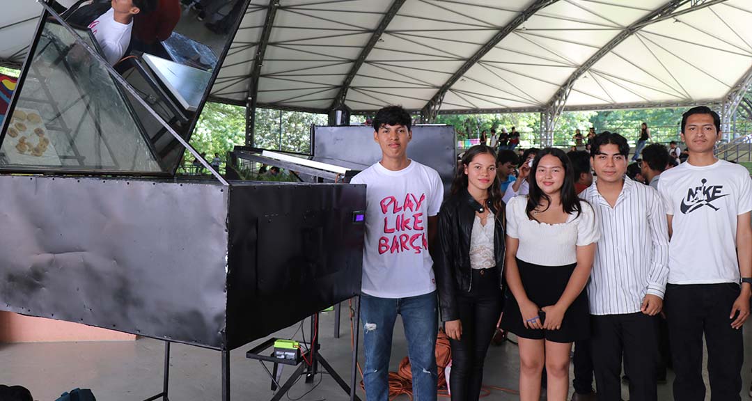 Juventud universitaria protagonista de Feria de Exposición sobre Proyectos de Tecnología, Innovación y Creatividad