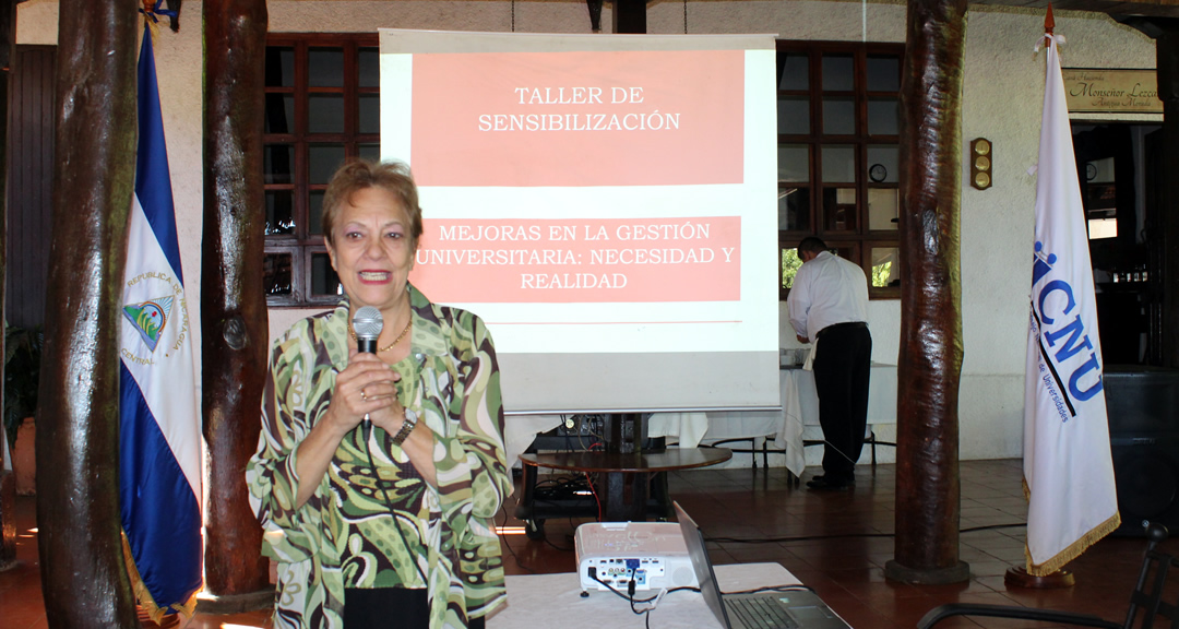 La Dra. Norma Barrios, Asesora de la Rectora de la Universidad de La Habana para los temas de calidad, fue una de las facilitadoras del taller.