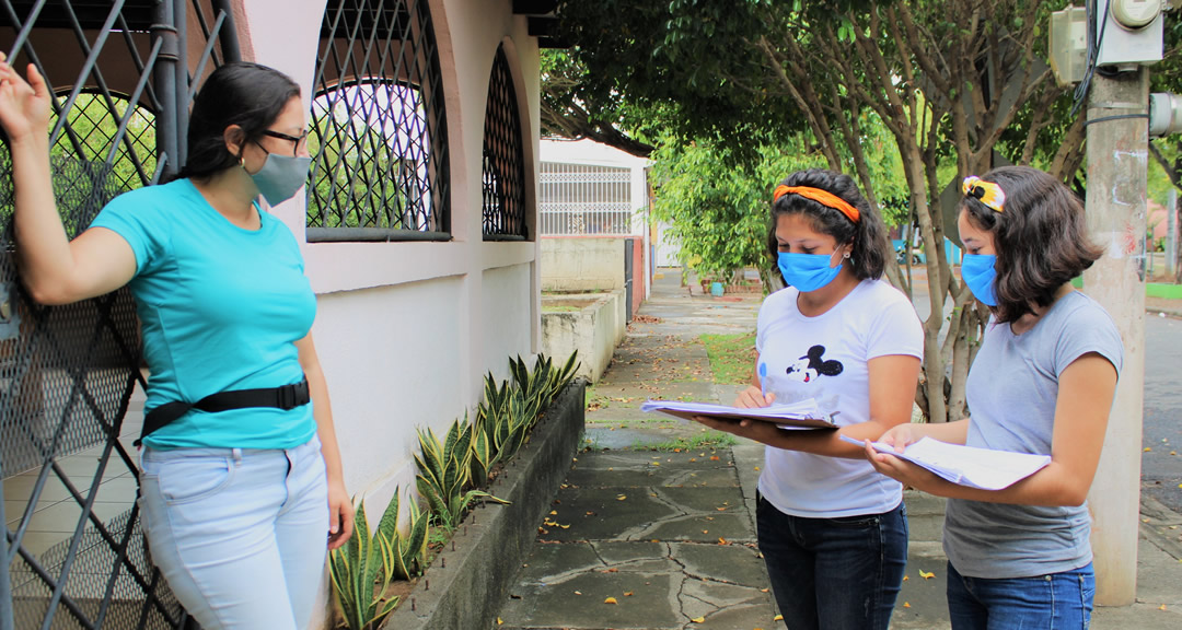 Estudiantes de la UNAN-Managua realizando mapeo.