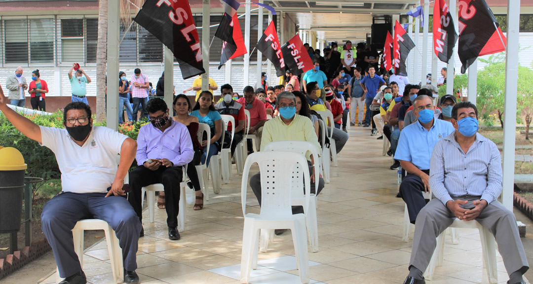 Docentes, trabajadores administrativos y estudiantes