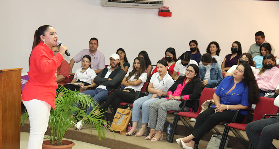 Durante su ponencia, la Mtra. Gilda Tinoco, gerente de Comunicación Corporativa de Claro Nicaragua, caracterizó a las audiencias en la era digital