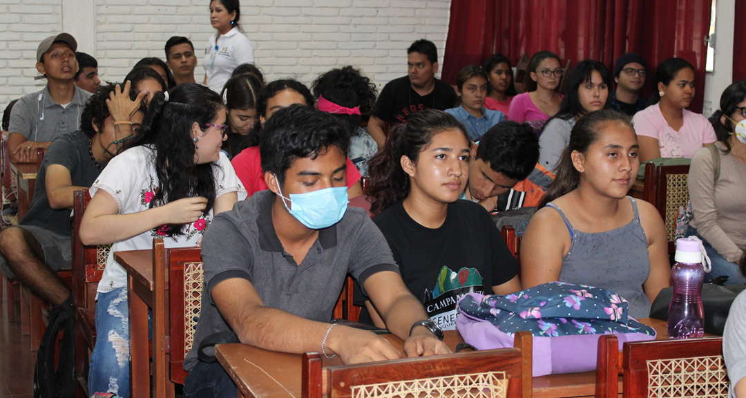 Estudiantes de Psicología y Arquitectura.