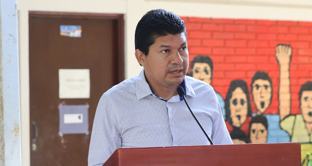 Maestro Roberto Flores, secretario general de la UNAN-Managua