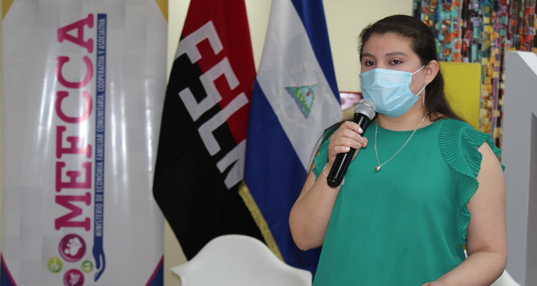 MSc. Violeta Gago García, coordinadora del programa de innovación y emprendimiento de la UNAN-Managua, durante el taller.
