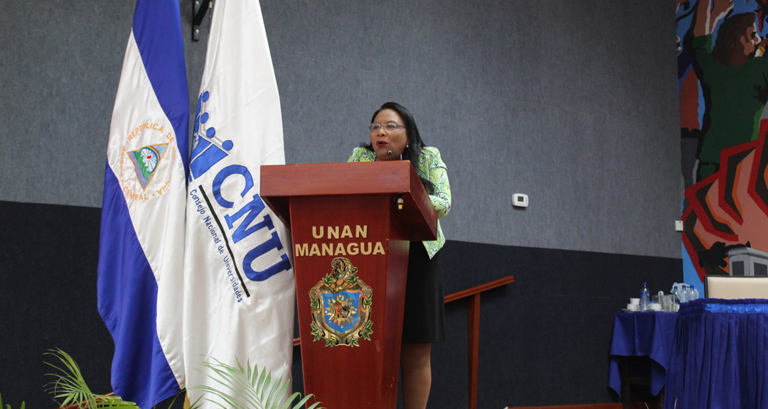 La MSc. Maritza Vallecillo, Coordinadora del Sistema de Bibliotecas Universitarias de Nicaragua (SIBIUN) y Directora del Sistema Bibliotecario de la UNAN-Managua.