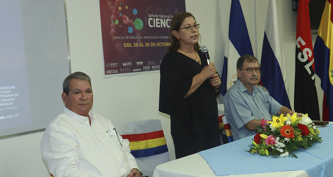 Rectora de la UNAN-Managua, maestra Ramona Rodríguez Pérez, durante la bienvenida al Sr. Nikolay Frolov, acompañada por el Gral. Moisés Omar Hallesleven