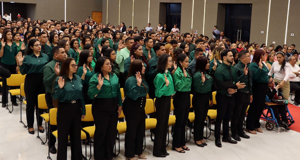 Nuevos profesionales de Ciencias Económicas y Administrativas, y Ciencias Sociales y Jurídicas