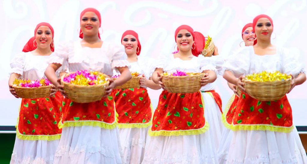 Comunidad universitaria celebra Gala Folclórica Navideña «Navidad de Luz y Paz en Nicaragua»