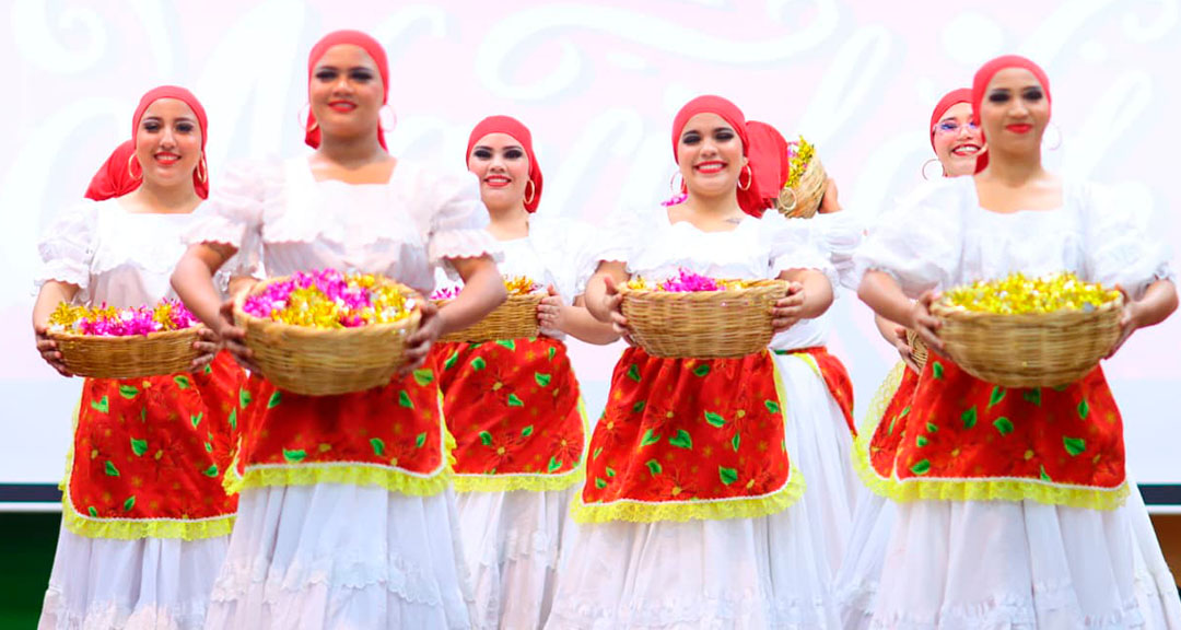 Comunidad universitaria celebra Gala Folclórica Navideña «Navidad de Luz y Paz en Nicaragua»
