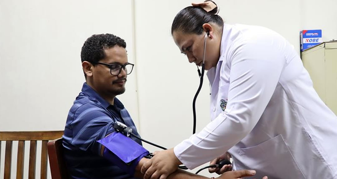 Compromiso y empatía: pilares en la formación de Francis Espinoza como enfermera