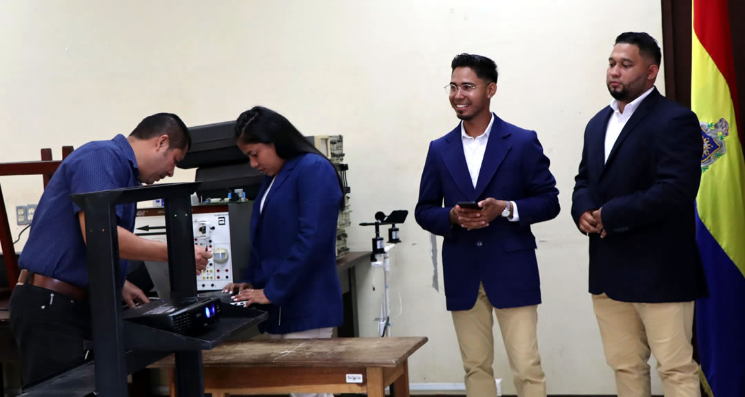 Estudiantes de Ingeniería Electrónica presentan 7 investigaciones en seminario de graduación