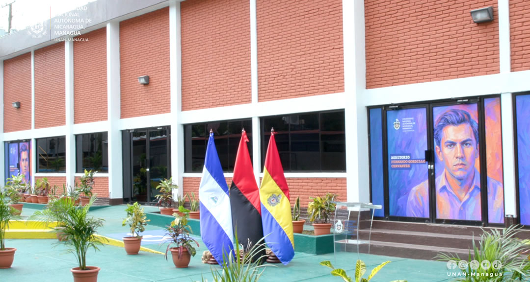 Comunidad universitaria reinaugura el Auditorio Fernando Gordillo Cervante
