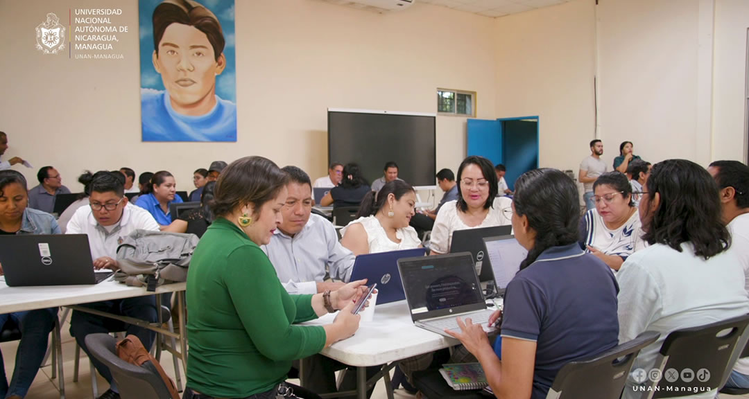 Docentes se capacitan en el manejo de herramientas de inteligencia artificial