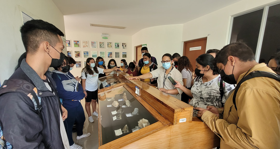 Estudiantes de Geografía fortalecen conocimientos en el campo de la geología e hidrogeología