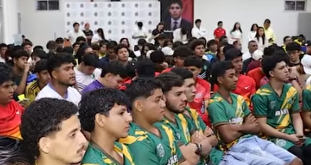 Juventud de instituciones educativas participa en la inauguración de la Copa Universitaria 2026