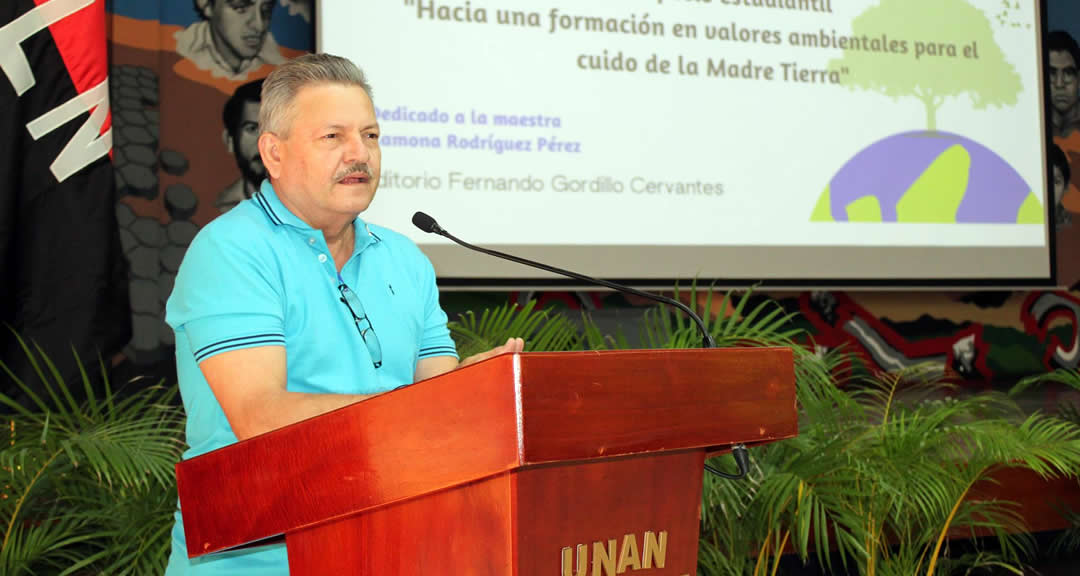 Mtro. Alejandro Enrique Genet, decano de la Facultad de Educación e Idiomas