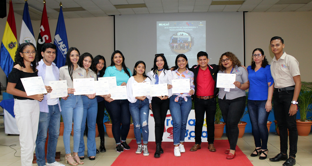 Premian excelencia académica de estudiantes de Trabajo Social