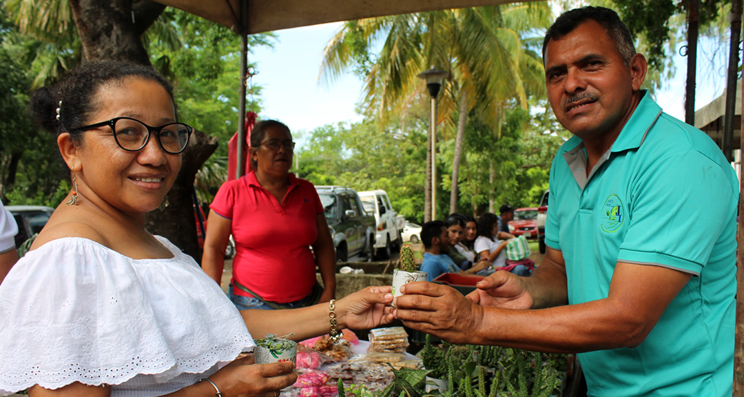 Espacios educativos propician actividad comercial de los emprendedores