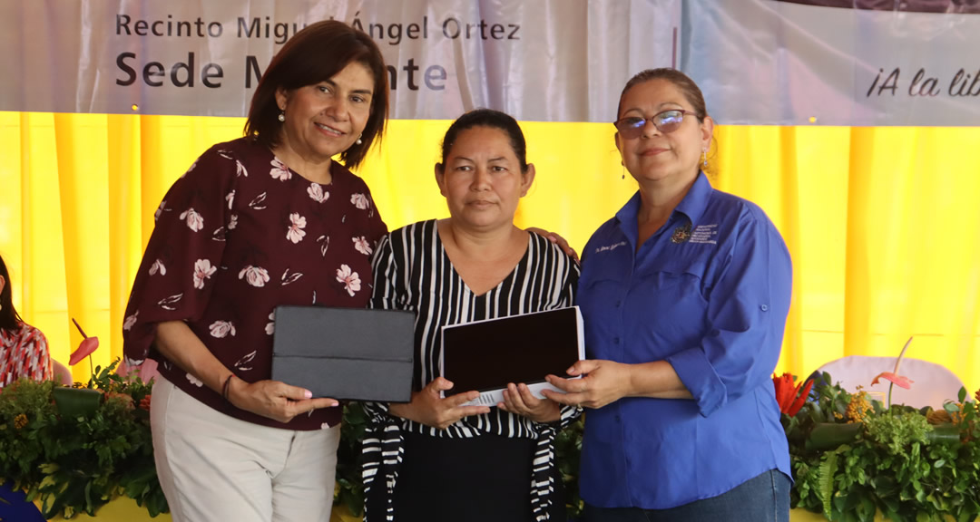 Reconocen esfuerzo y dedicación de estudiantes de UNICAM en Nueva Segovia