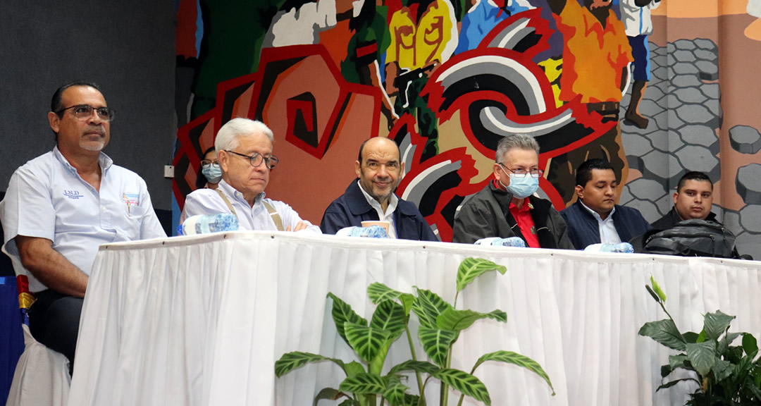 Deportistas nicaragüenses intercambian experiencias en el primer congreso de educación física