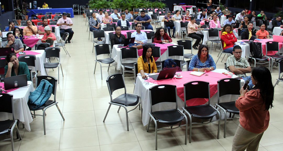 Inicia proceso de capacitación para el mejoramiento de documentos curriculares