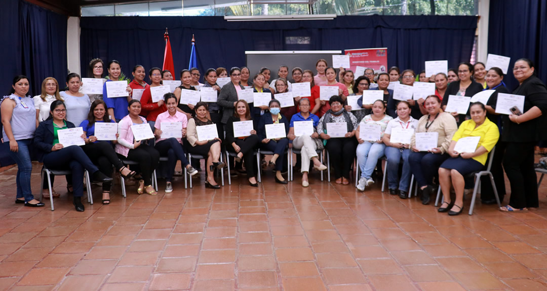 Mujeres universitarias reciben capacitación sobre derechos laborales e higiene y seguridad