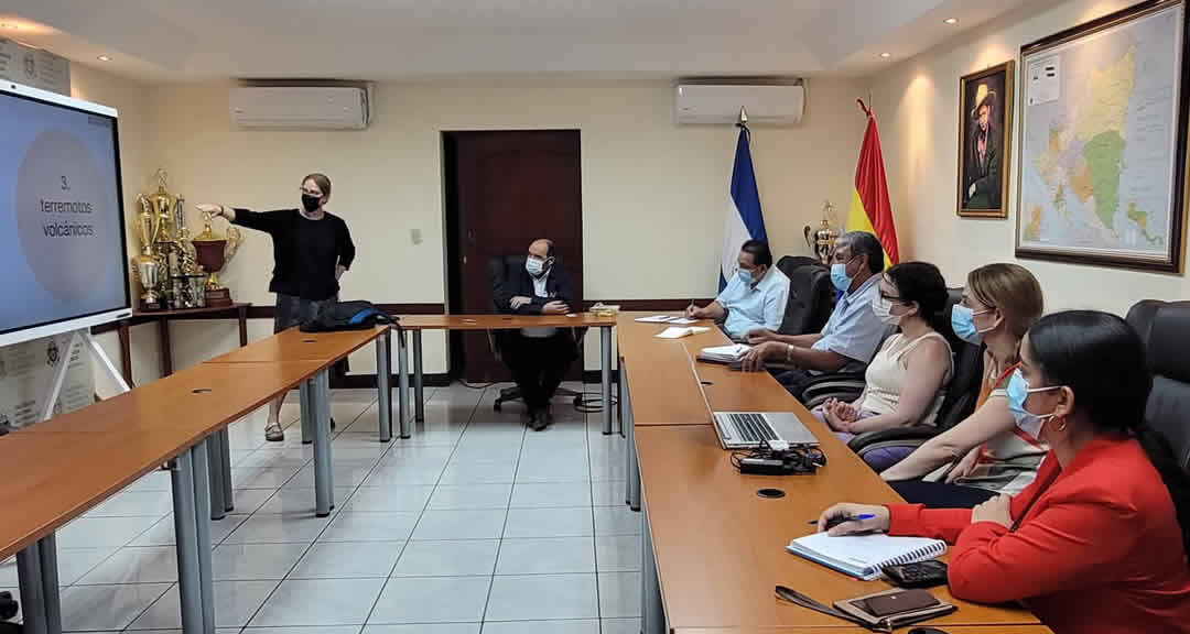 Investigadores de la UGR y UNAN-Managua sumarán esfuerzos para estudiar actividad del volcán Apoyeque