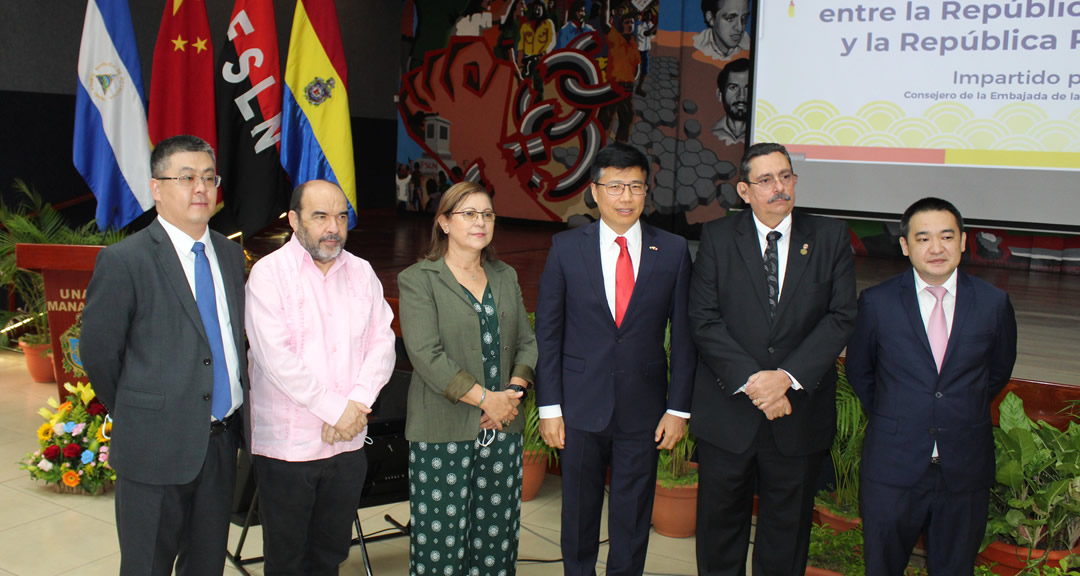 Autoridades de la UNAN-Managua junto al cuerpo diplomático de la embajada de la República Popular China