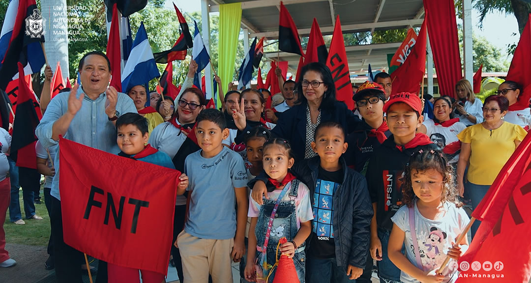 Comunidad universitaria celebra el Día de alegría