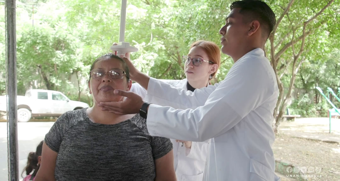 Familias del Distrito I reciben atención médica integral en feria de salud