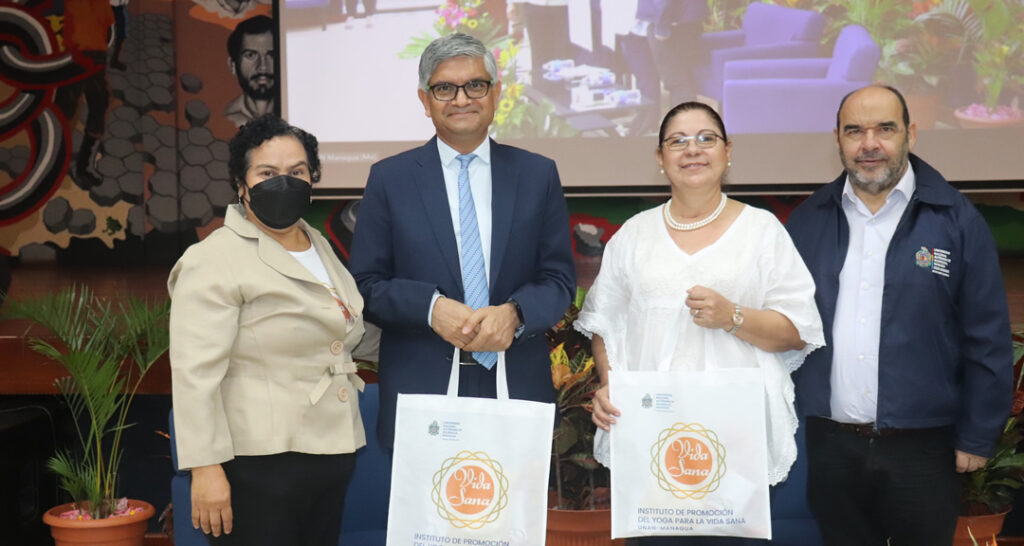 UNAN-Managua recibe al embajador de India, Sr. Upender Singh Rawat