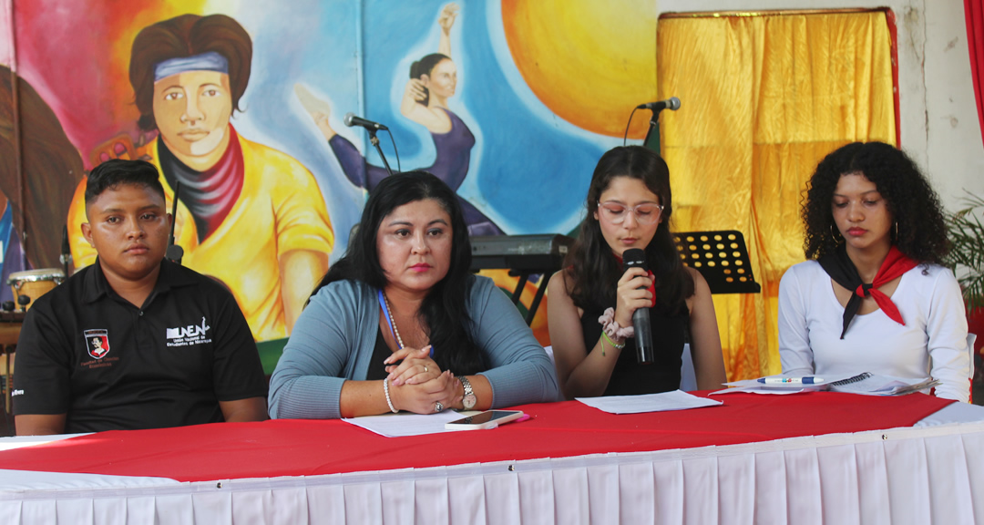 Universitarios rinden homenaje a Rigoberto López Pérez