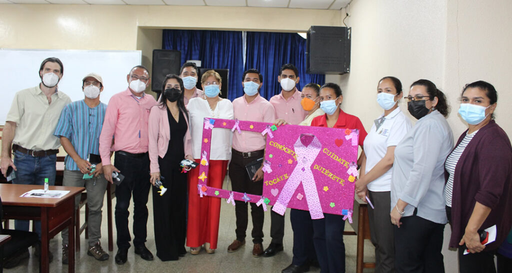 UNAN-Managua concientiza sobre la prevención del cáncer de mama
