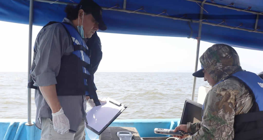 Investigadores del CIRA/UNAN-Managua efectúan muestreo de aguas y sedimentos del lago Cocibolca