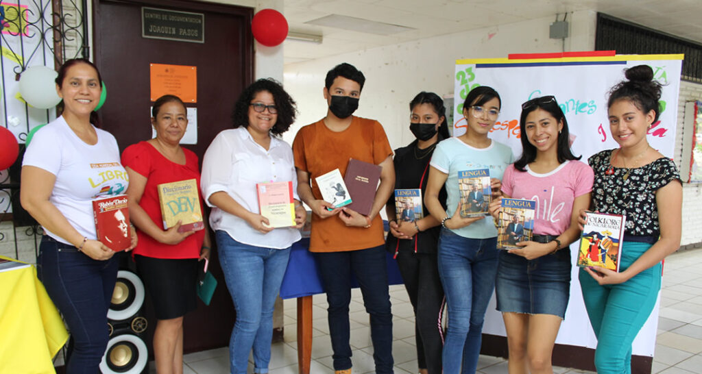 Departamento de Español organiza actividades lúdicas en el marco del Día Internacional del Libro