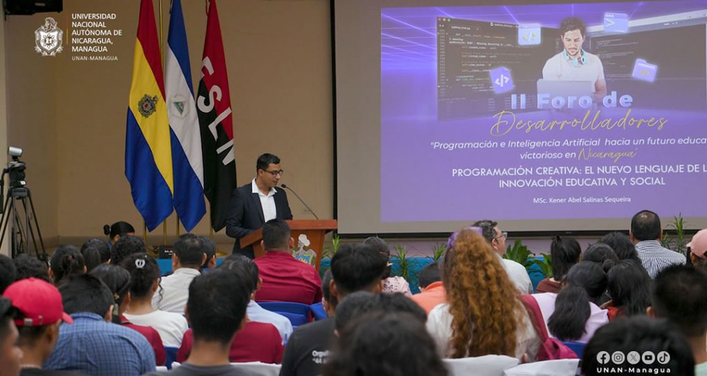 Estudiantes afianzan competencias en programación para contribuir a los entornos educativos